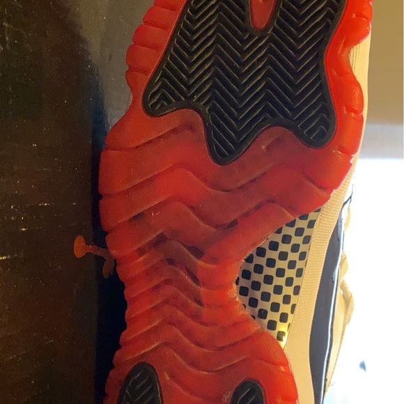 Jordan 11 RETRO Low. (Concord Breds) - Picture 2 of 3